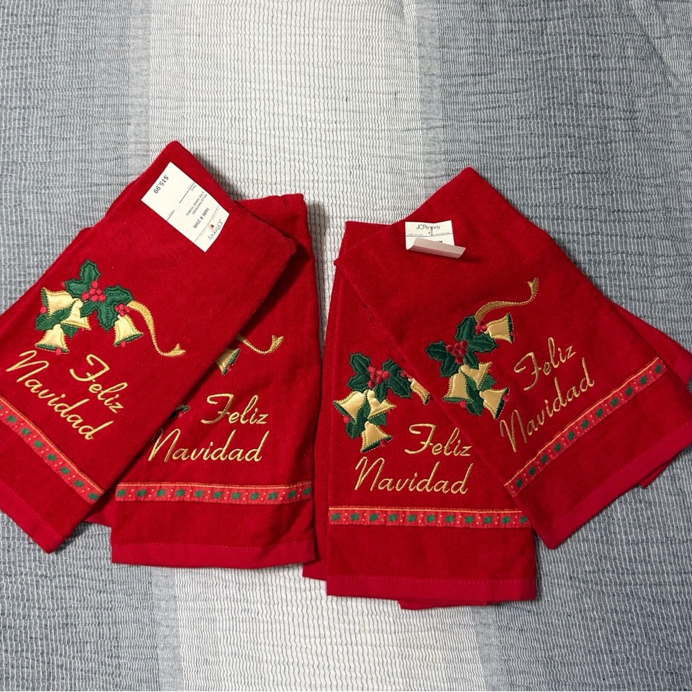 Feliz Navidad Hand Towels‎ Red Set of 4 Embroidered Bathroom or Kitchen NWT